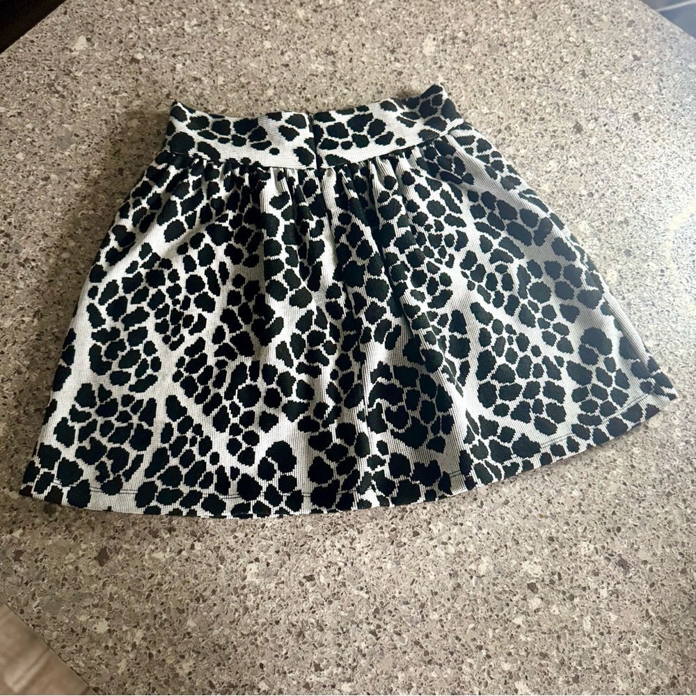 Animal Print Pleated High-Waisted Mini Skirt - Size 1 ⭐🐆